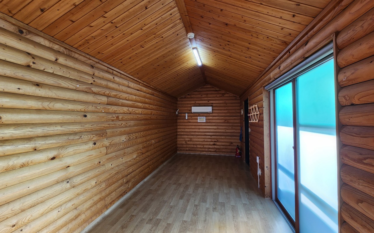 송지호 오토캠핑장 통나무집 내부전경