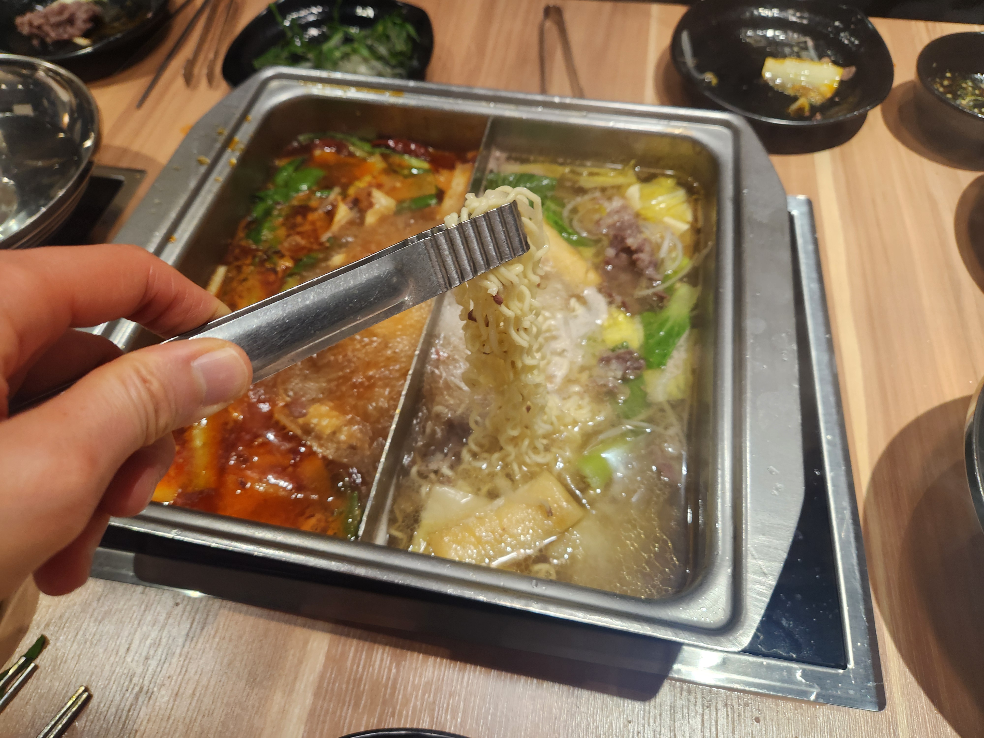 샤브샤브에 라면을 넣었다.