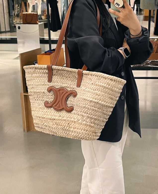 셀린 라탄백 미듐 착용컷