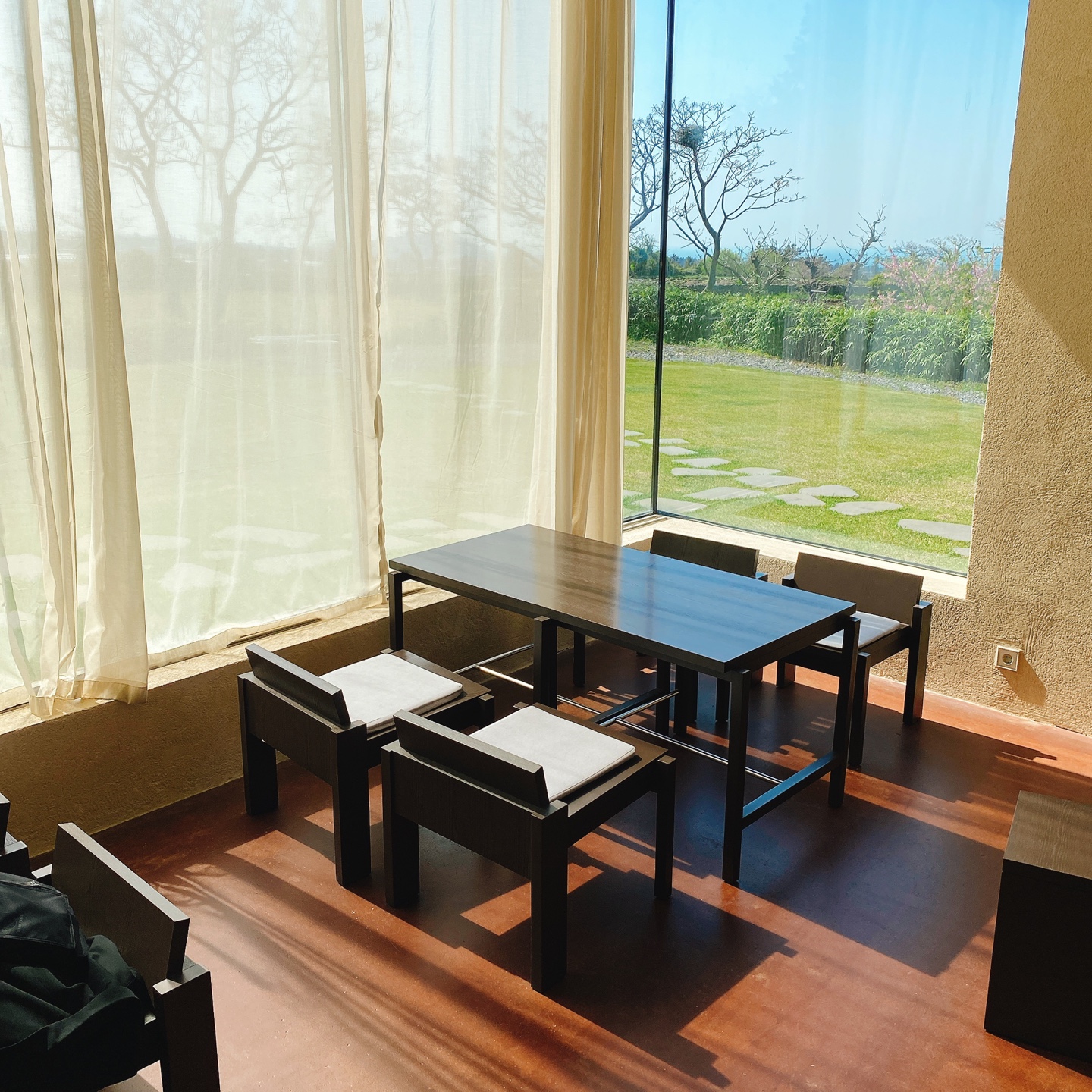 제주 애월 장전리 왕벚꽃거리 근처 문태준 시인 카페 오롬마르