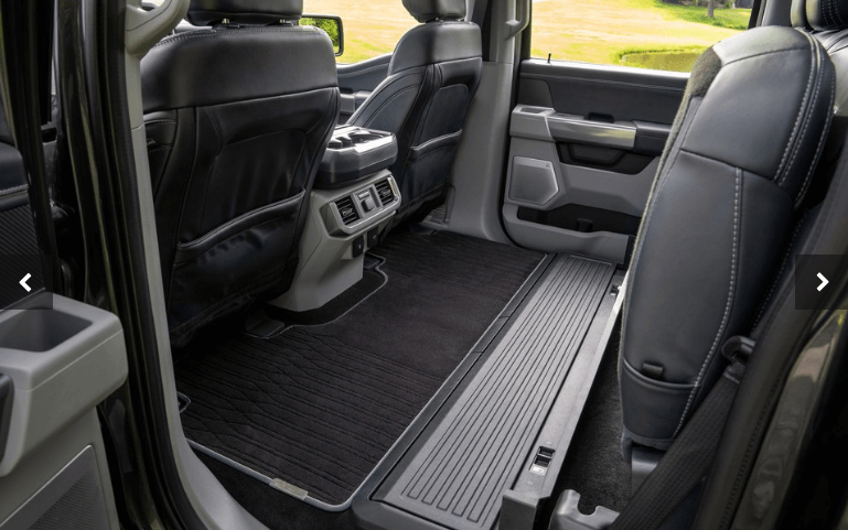 2023-포드-F-150-뒷자석