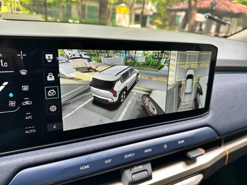 어라운드 뷰 : 운전의 눈이 되어주는 360도 카메라 시스템 