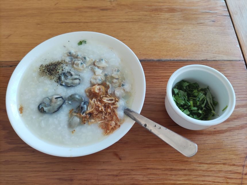 배탈이 났을 때 기력 회복에 좋은 다낭 조개굴죽