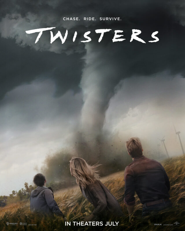 2024년 개봉 영화 《Twisters》 공식 포스터
 : 세 명의 주요 인물이 거대한 토네이도를 직접 목격하며 바라보는 뒷모습