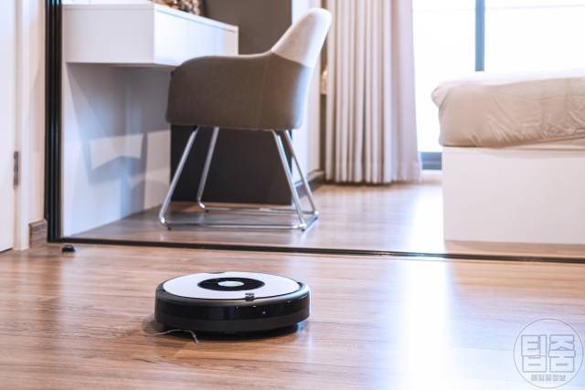 오래된 향수 활용법 7,로봇청소기 먼지필터