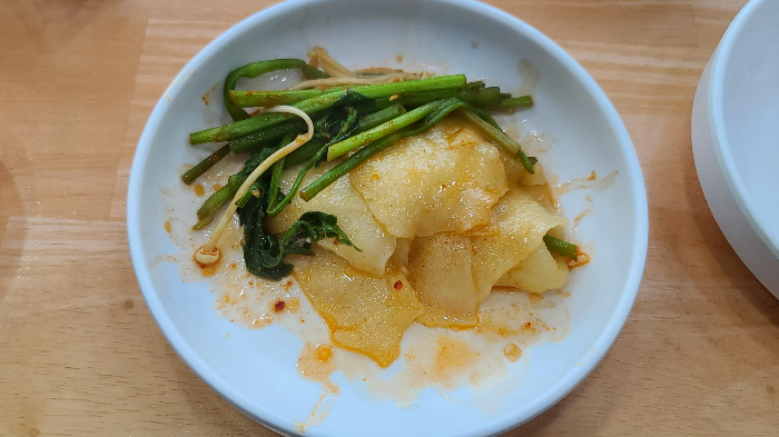 경기 하남시 민물매운탕 어탕칼국수 맛집 산곡민물매운탕 외부전경 내부전경 메뉴판 미나리추가 미나리 팽이버섯 수제비