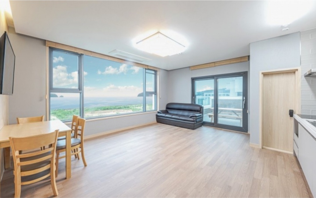 어스20 펜션 3층 거실