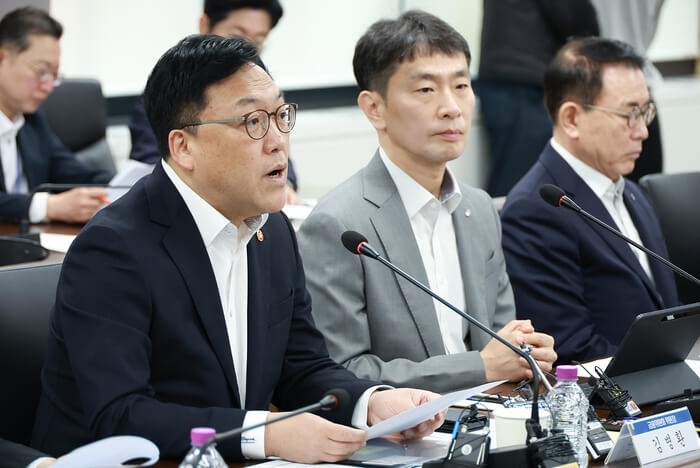 김병환 금융위원장, 금융상황점검회의 통해 자금지원 총력 당부