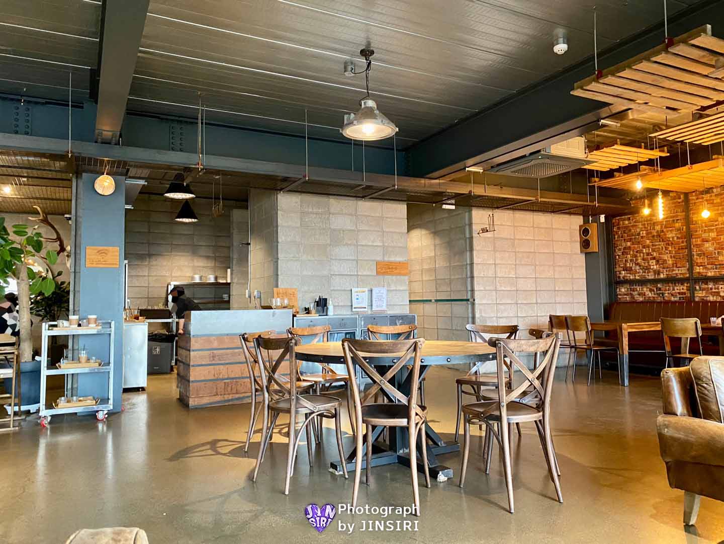 ๋ผํ๋๋ ํ
์ด๋ธ