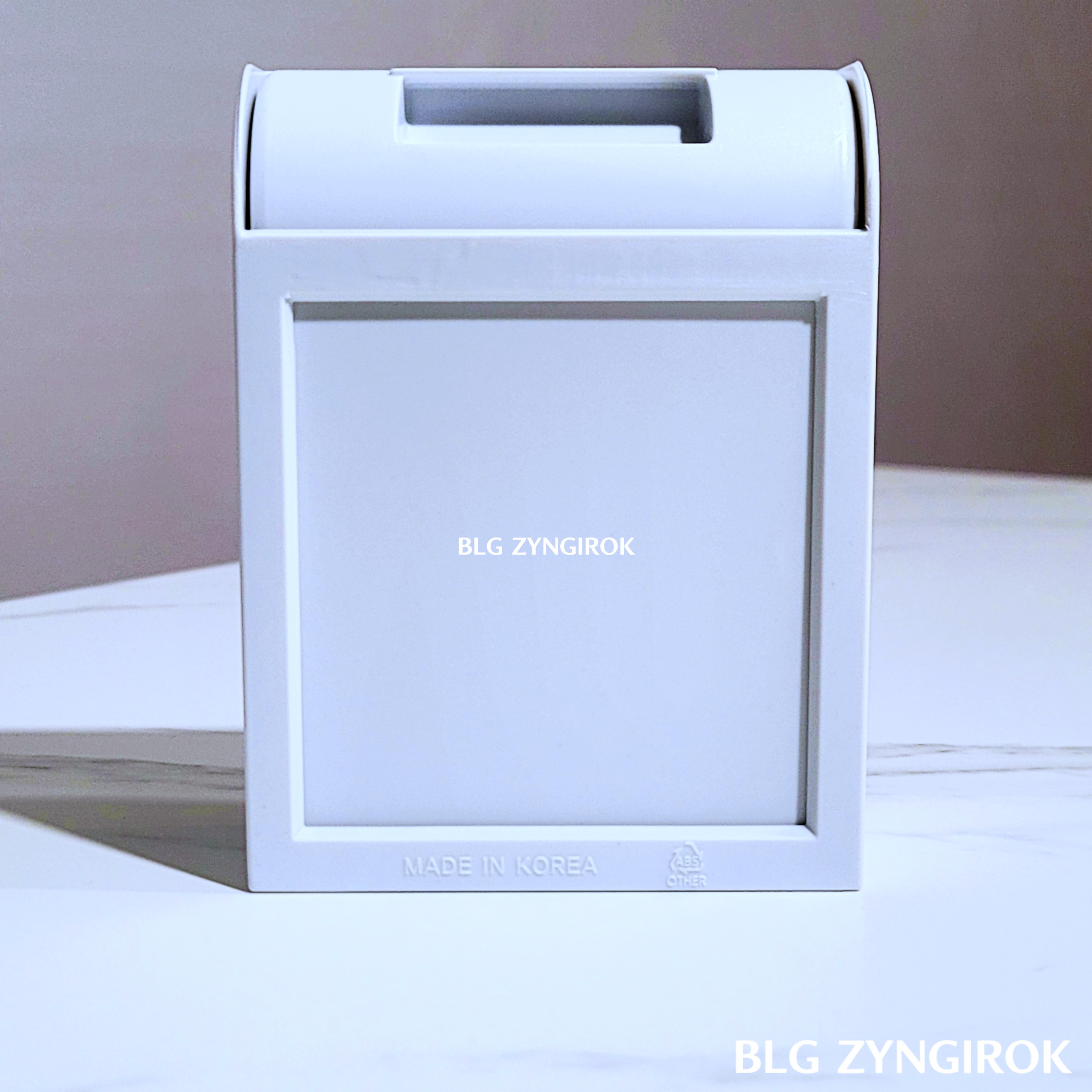 부착형-서랍이-테이블위에-세워져있다.