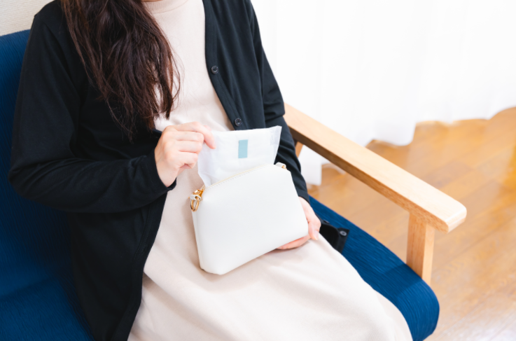 앉아 있는 임산부