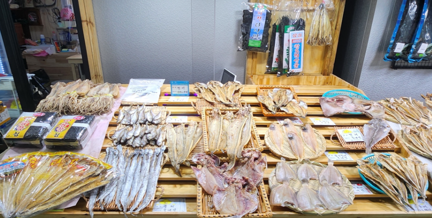 [6시 내고향] 군산수산물종합센터 꽃게&amp;#44; 갑오징어&amp;#44; 반건조박대&amp;#44; 참홍어&amp;#44; 돌돔&amp;#44; 비빔낙지&amp;#44; 2층 식당 정보