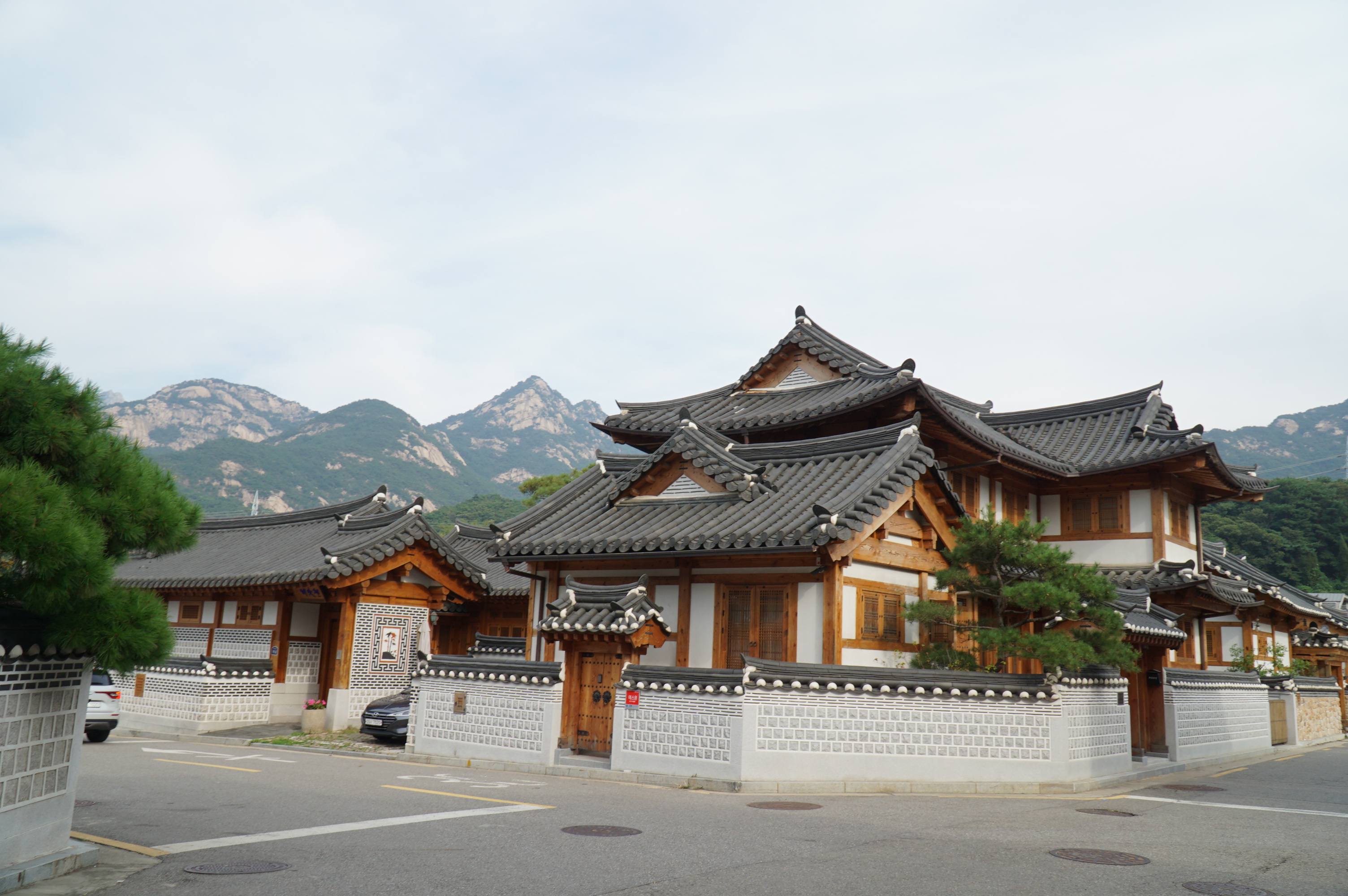 은평한옥마을의 한옥들