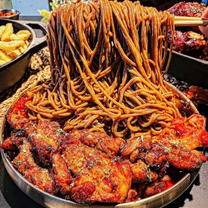 맛있는녀석들 백김치샐러드 샐러드 김치 꽈리고추 숯불 닭구이 로스트 치킨