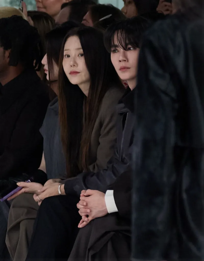 고현정 COS, 고현정 패션, 고현정 코트, 고현정 COS 패션, 2025 미니멀룩, COS 가을 코트, COS 와이드 팬츠, COS 공식몰 할인, COS 세일, COS 신상, COS 네이버 쇼핑, COS 퍼플코인 이벤트, MZ세대 인기 미니멀 브랜드, COS 꾸안꾸룩, COS 셀럽 패션, COS 직구, COS 특가