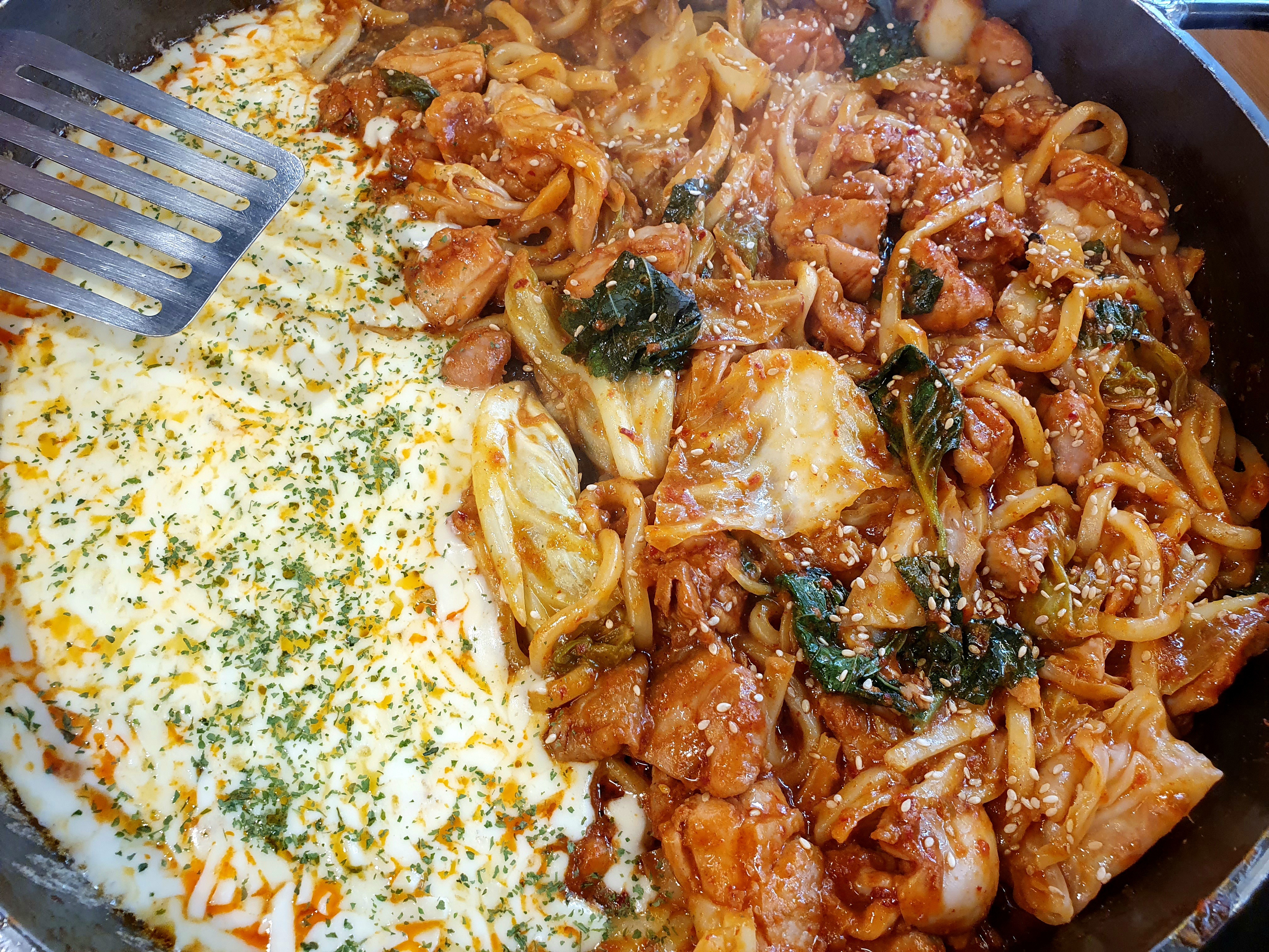 어서와 한국은 처음이지 치즈 닭갈비 후식 볶음밥 새우튀김 스웨덴 친구들 편 논현역 영동시장 맛집 위치