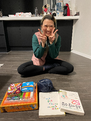 교육과정에 요긴하게 사용할 수 있는 도구들을 기증받고 인증샷.