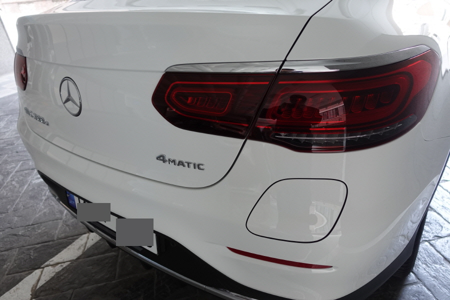 GLC 300e 쿠페 외부디자인 전기충전소켓