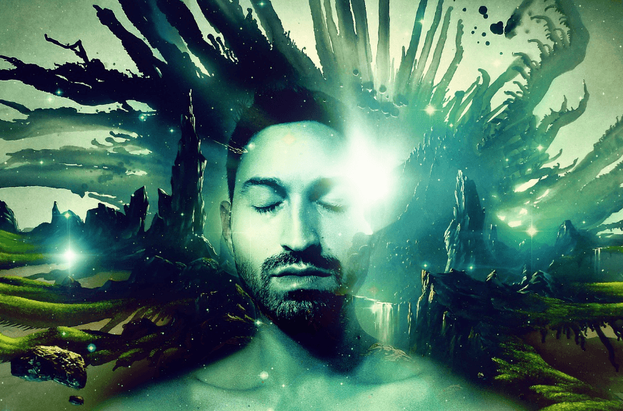 눈감고 생각하고 있는 남성