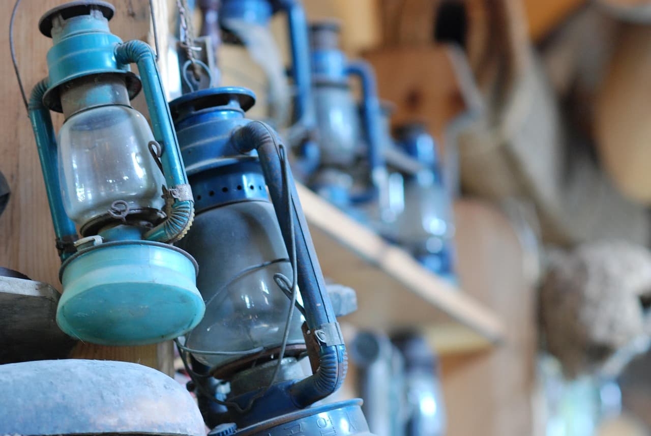 "등잔 밑이 어둡다" – 가까운 곳에서 기회를 놓치는 이유