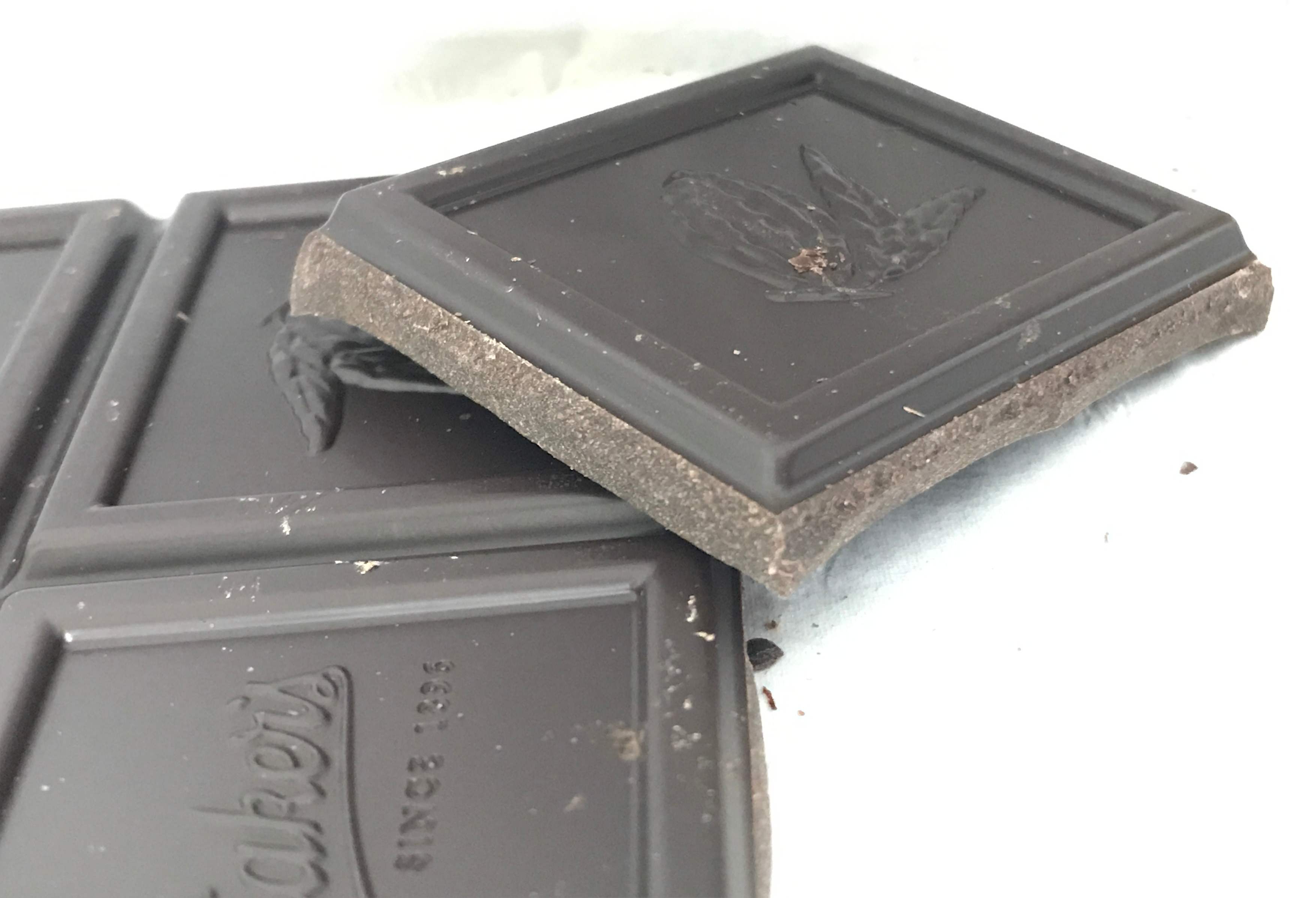 휘태커스 초콜릿 단면