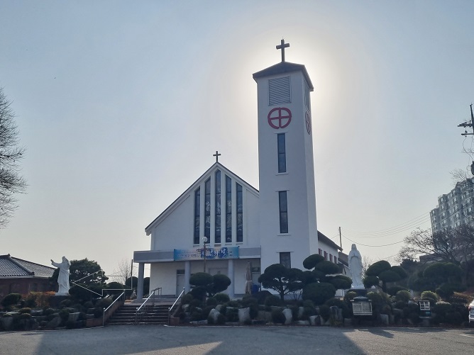 당진 신합덕성당 성당 건물, 예수성심상, 성모동산 성모상 사진
