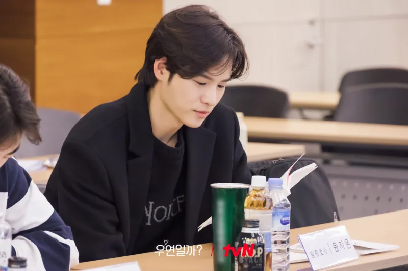 우연일까?에서 방준호 역을 맡은 윤지온