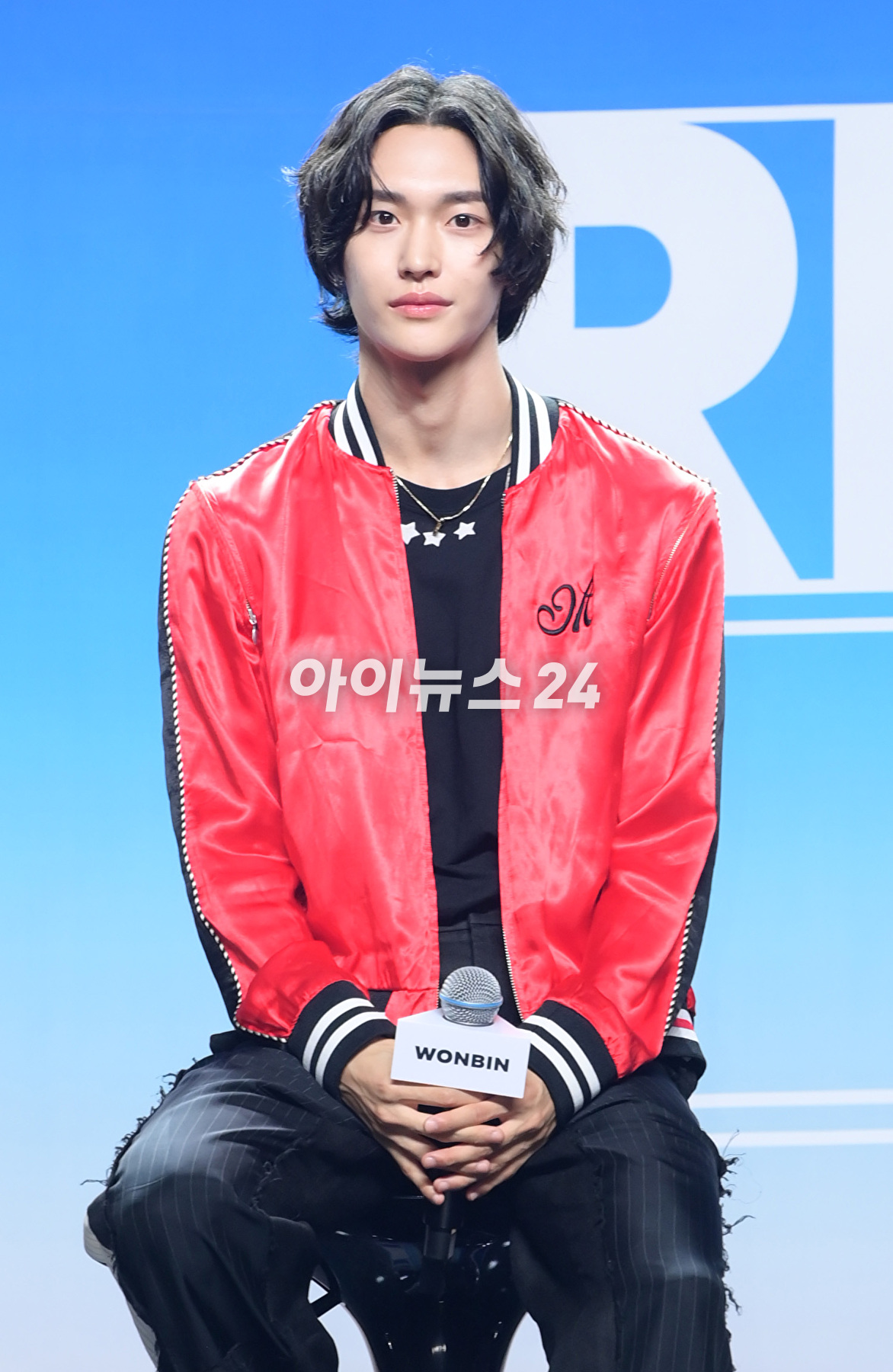 그룹 라이즈(RIIZE) 원빈이 4일 오후 서울 용산구 한남동 블루스쿼어에서 열린 라이즈 데뷔 앨범 쇼케이스 'RIIZING DAY: RIIZE Press Premiere'에 참석하고 있다. [사진=정소희 기자]