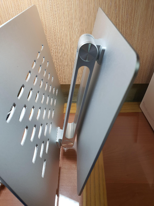 견고한 2개의 관절로 각도 높이 조절