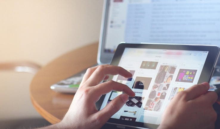 칠판 지우고 태블릿 꺼내세요!