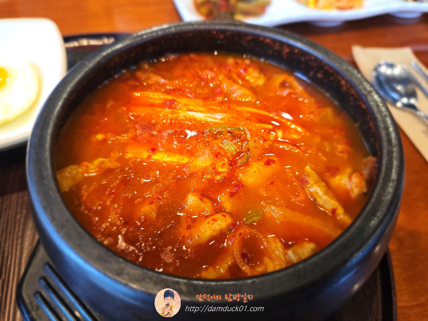 찌개정식(고기듬뿍김치찌개)