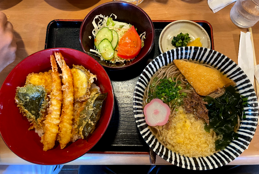 Umenoya 소바,, 텐동 등장