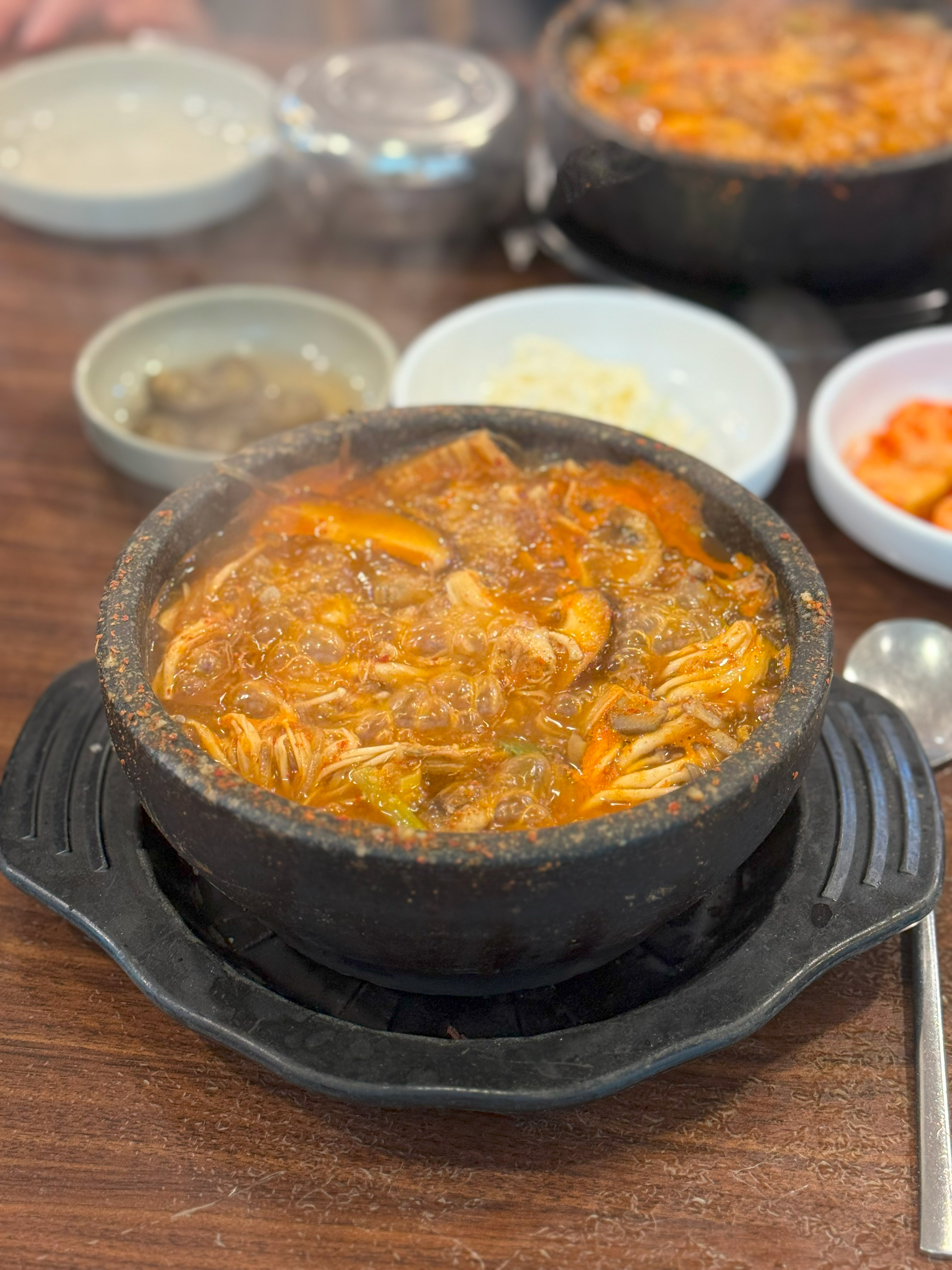 끓는 버섯 육개장