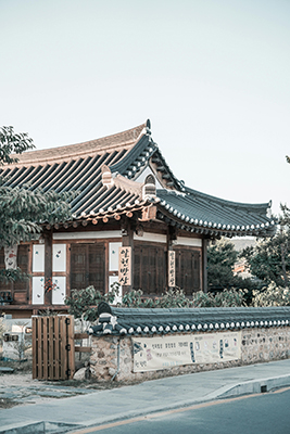 이제는 &lsquo;살아보는 여행&rsquo;에 주목