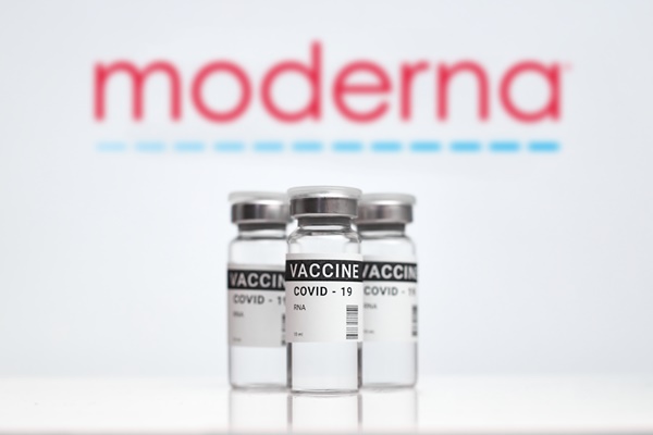 모더나 백신 부작용 이미지 입니다.