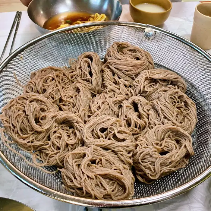 토요일은 밥이좋아 토밥좋아 강원 평창 고명 조합해 먹는 공이 메밀국수 맛집