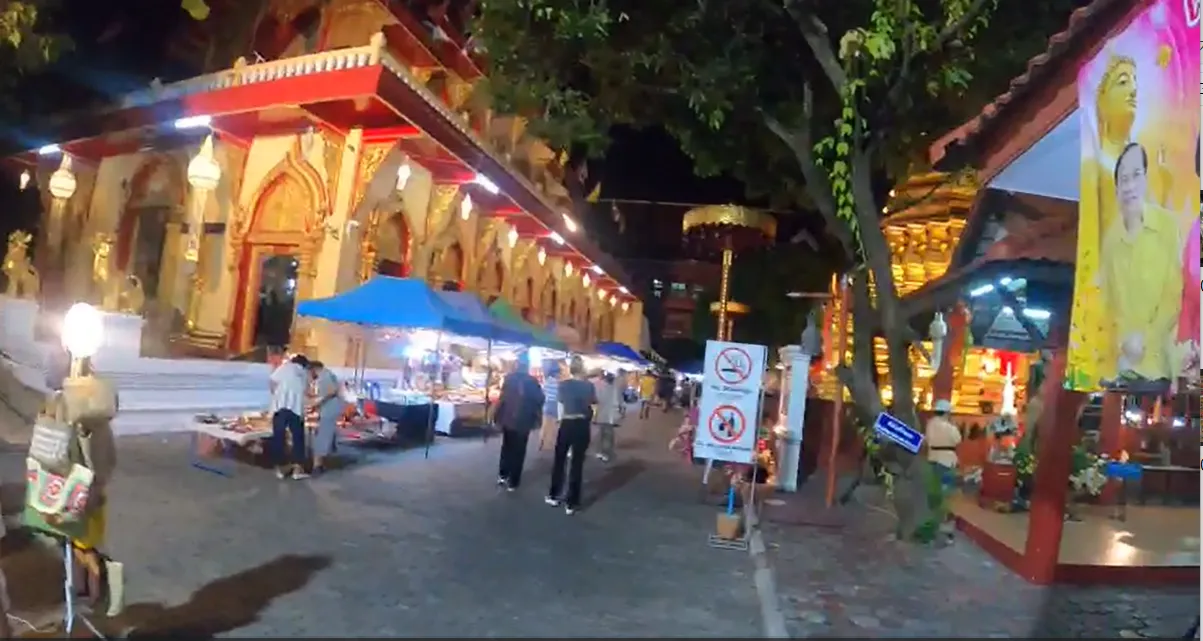 치앙마이 선데이마켓 사원 야시장