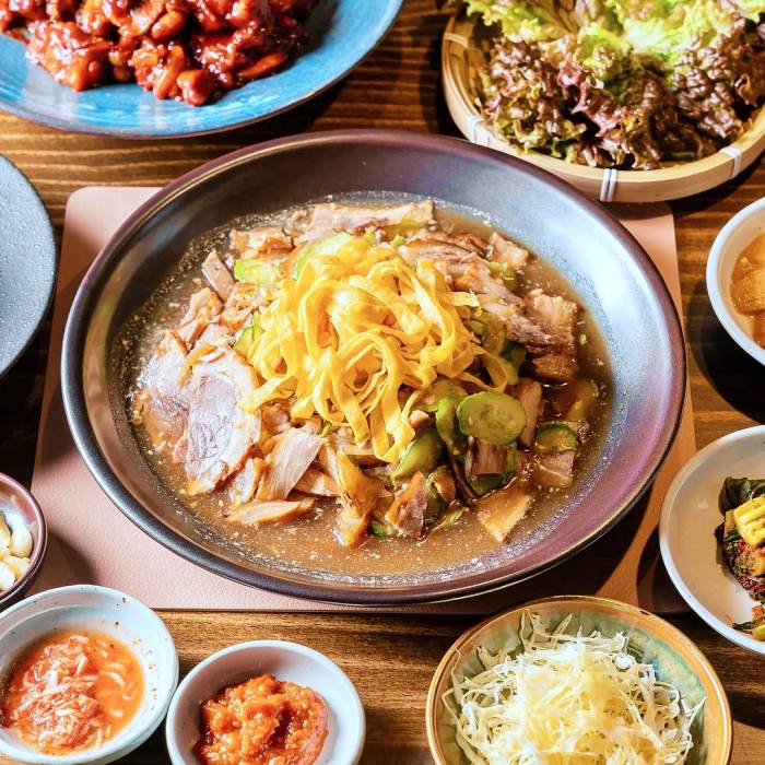 돈쭐내러왔습니다 갈현동 연신내 족발 보쌈 매콤 뼈구이 맛집