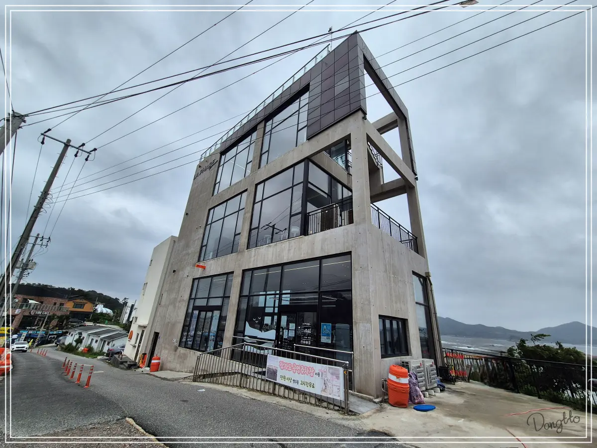 전라도-군산-가족여행-장자도-카페-라파르-신관-외관