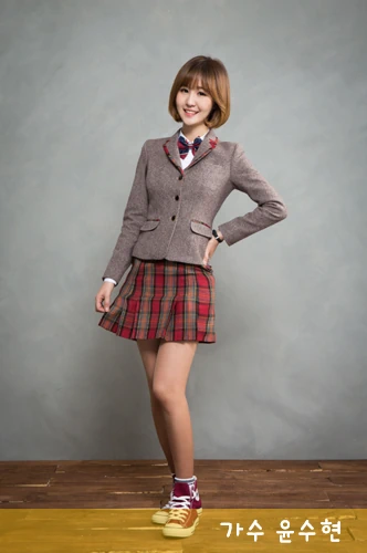 윤수현 꽃길 교복 사진