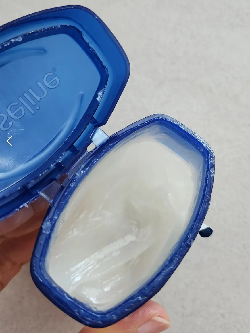 바세린-뚜껑-열어-내용물