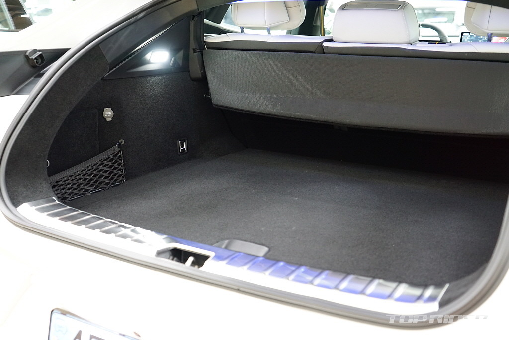 폴스타4 싱글모터_내부