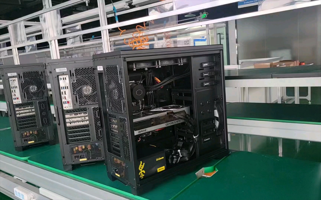 비트코인을체굴하는컴퓨터3대사진
