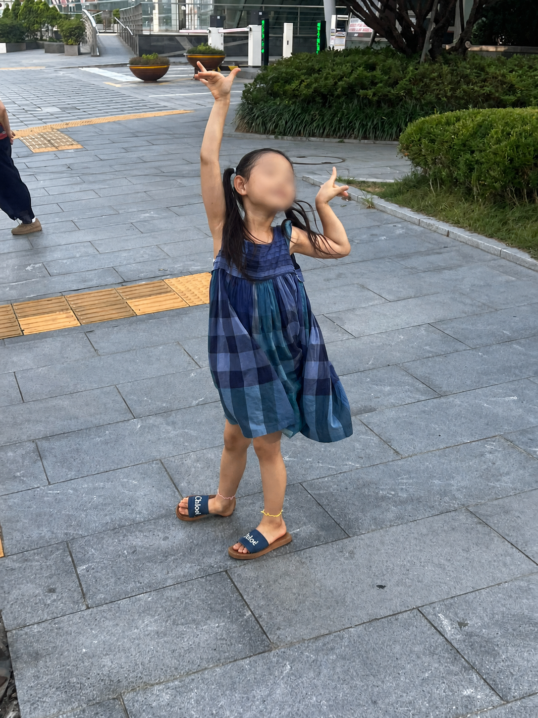 아무도 시키지 않았는데 혼자 작은 영어 뮤지컬을 시작하는 순간