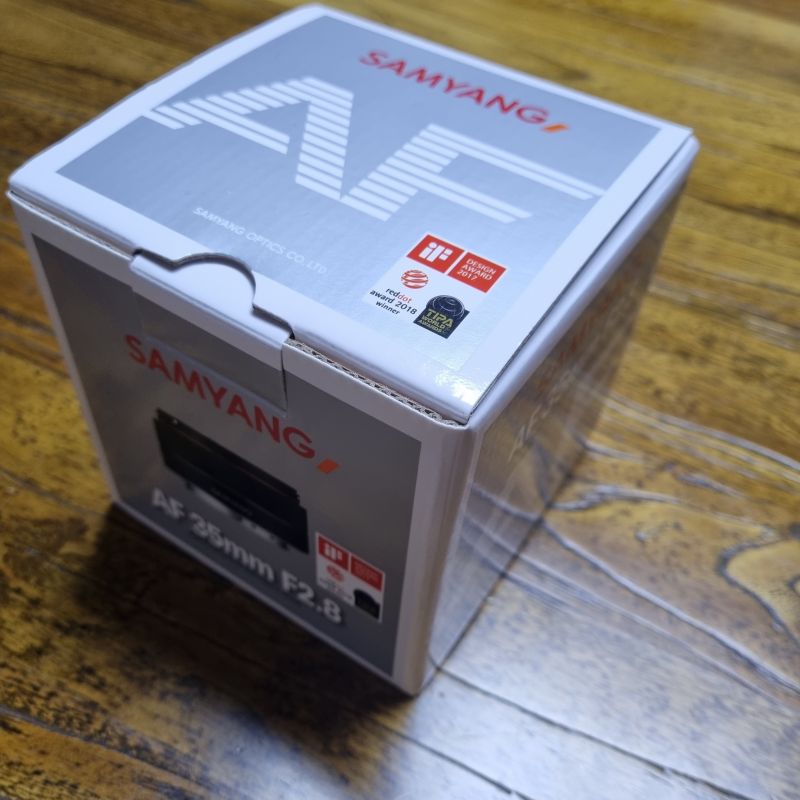 삼양-렌즈-35mm-F2.8-상자