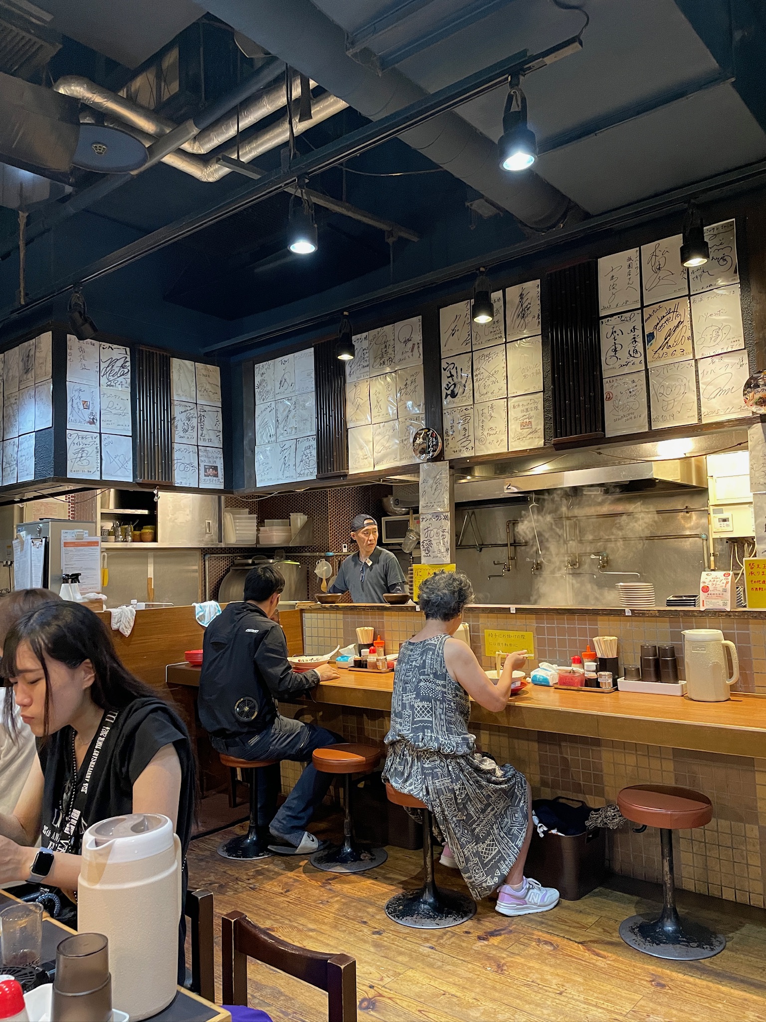 나가하마 라멘 내부