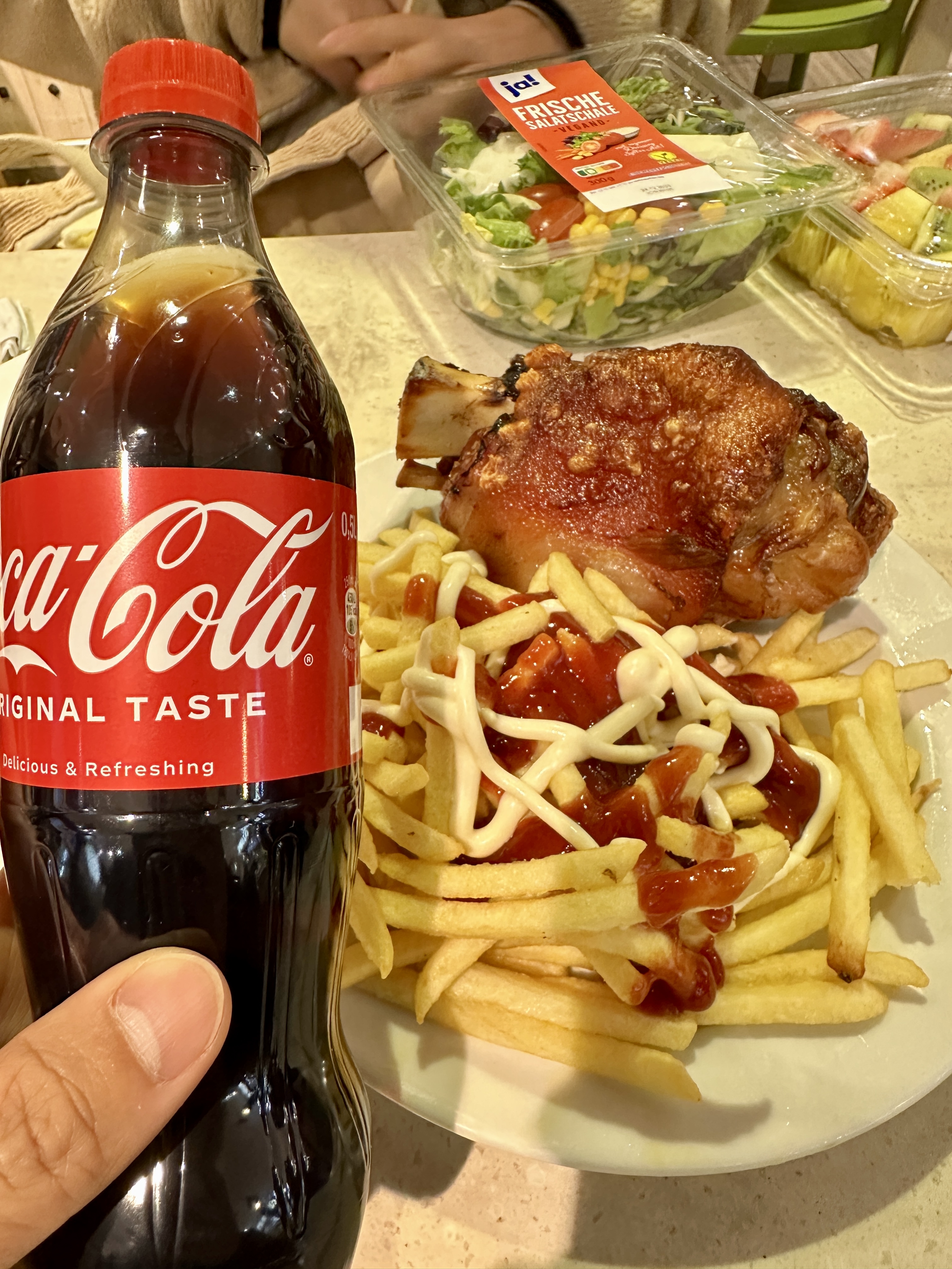 감자튀김과 콜라와 함께하는 학센