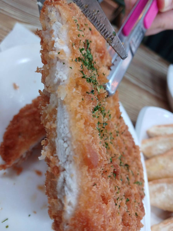 망향비빔 통등심 돈까스