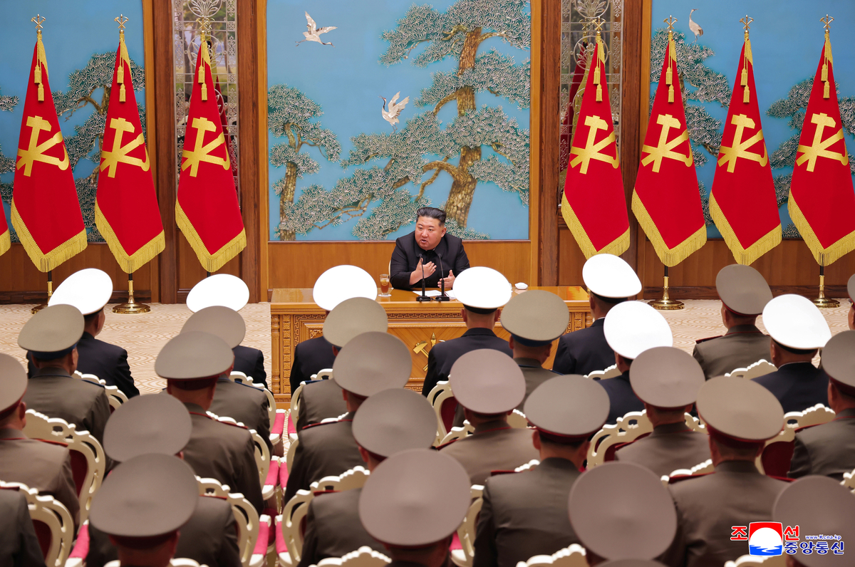 김정은 지휘관 소집과 남부 국경 요새화 선언, 북한의 군사 조직 개편 시나리오 분석