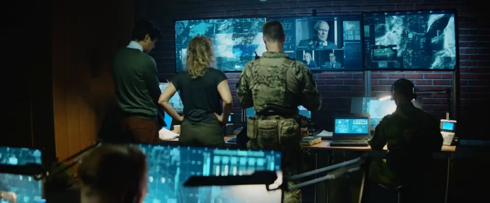 영상회의를 하고 있는 주인공들